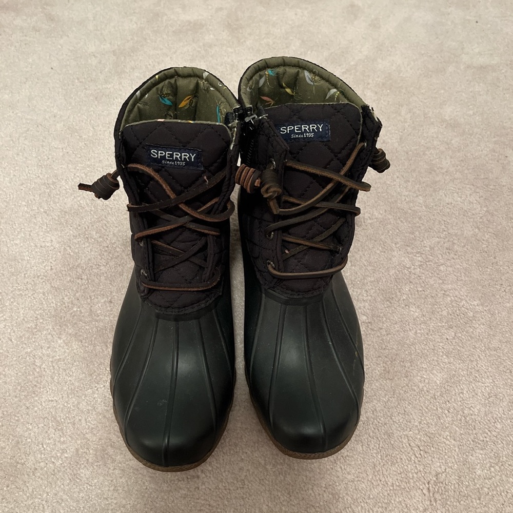 Sperrys duck boots size 7! Super cute and hardly worn.